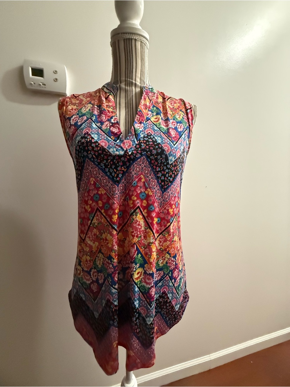 Sleeveless Multicolor Chevron Floral V-Neck Top Wrinkle Free Jules and James